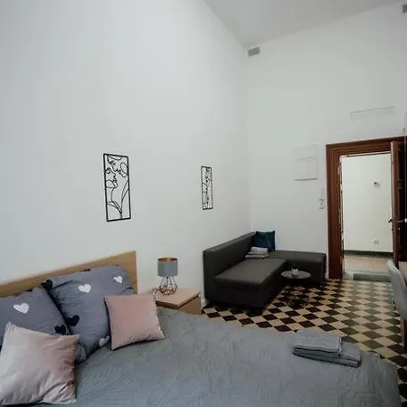 P77 Central New 4-Bedrooms Piotrkowska Cale Miejsce 4 Pokoje Z Lazienka I Kuchnia Na Korytarzu Budynku Lodz  Exterior photo