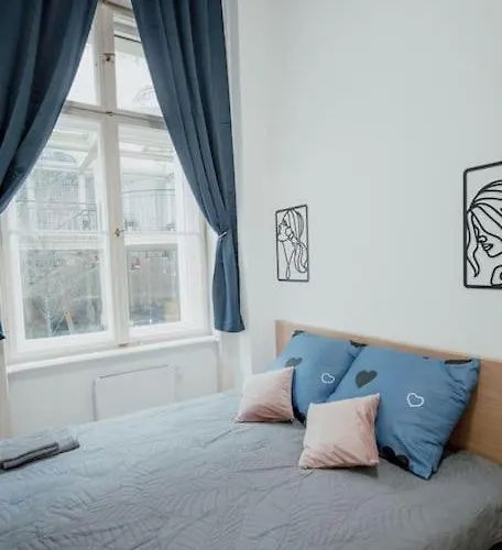 P77 Central New 4-Bedrooms Piotrkowska Cale Miejsce 4 Pokoje Z Lazienka I Kuchnia Na Korytarzu Budynku