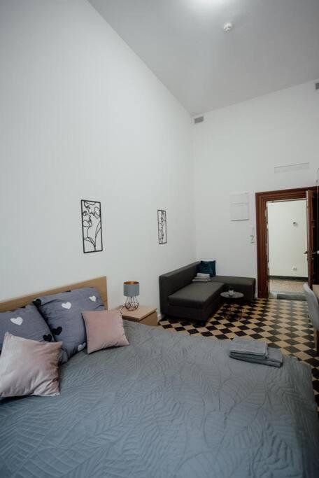 Apartment P77 New 4-bedrooms Piotrkowska Cale Miejsce 4 Z Lazienka I Kuchnia Na Korytarzu Budynku
