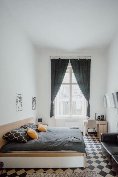 Apartment P77 New 4-bedrooms Piotrkowska Cale Miejsce 4 Z Lazienka I Kuchnia Na Korytarzu Budynku