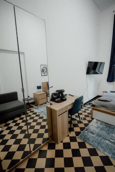 P77 New 4-bedrooms Piotrkowska Cale Miejsce 4 Z Lazienka I Kuchnia Na Korytarzu Budynku Apartment Lodz (Lodz)