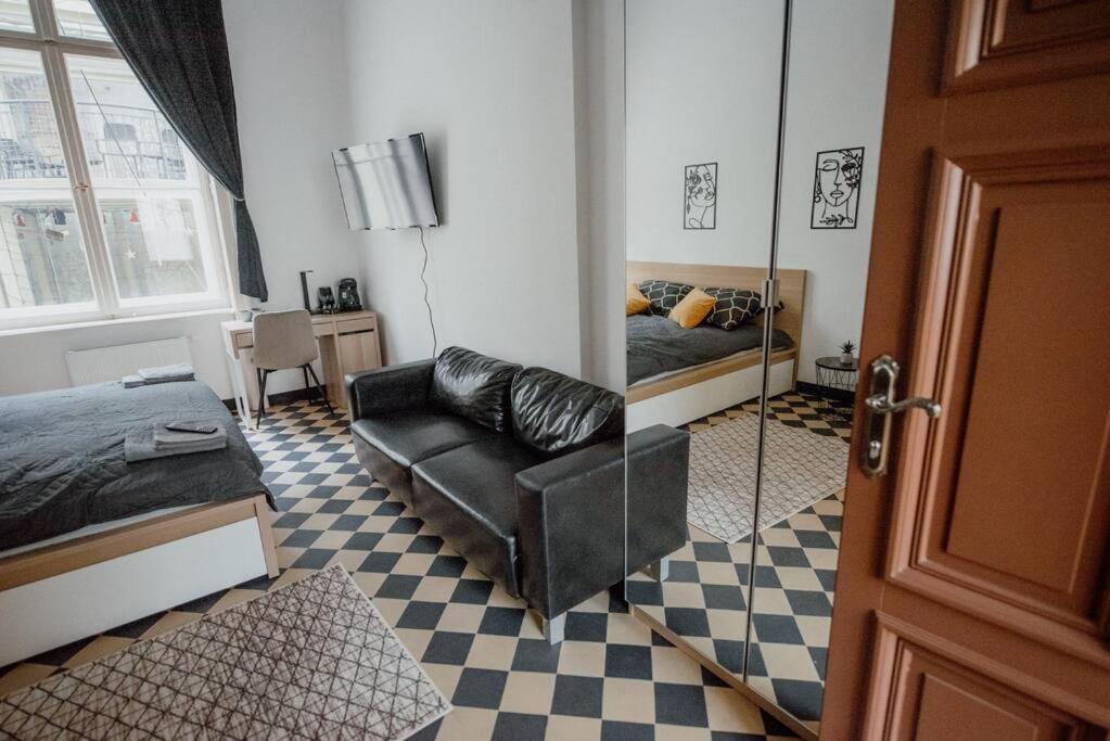 P77 New 4-bedrooms Piotrkowska Cale Miejsce 4 Z Lazienka I Kuchnia Na Korytarzu Budynku *