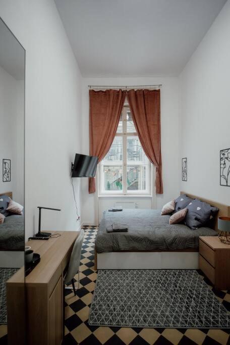P77 New 4-bedrooms Piotrkowska Cale Miejsce 4 Z Lazienka I Kuchnia Na Korytarzu Budynku Apartment *