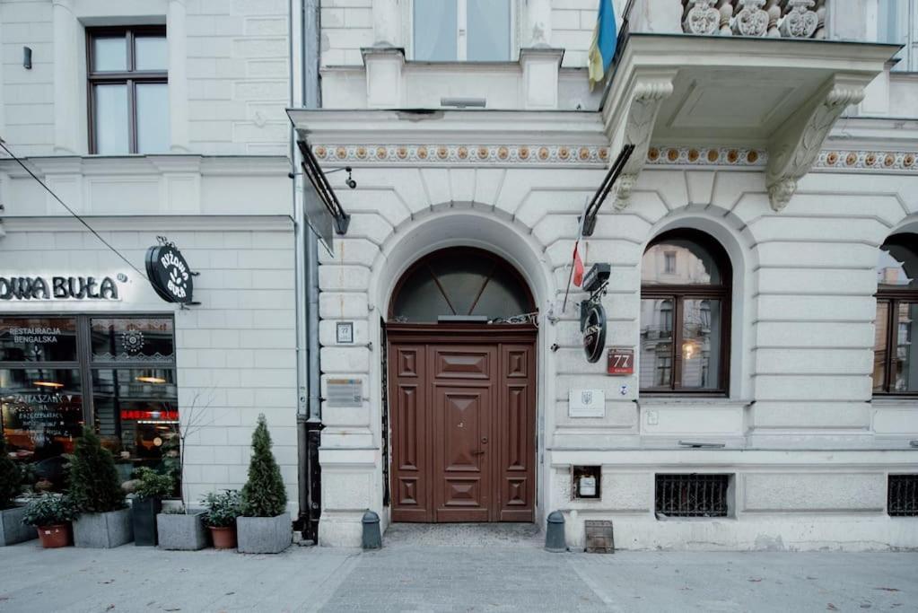 P77 New 4-bedrooms Piotrkowska Cale Miejsce 4 Z Lazienka I Kuchnia Na Korytarzu Budynku Lodz (Lodz)